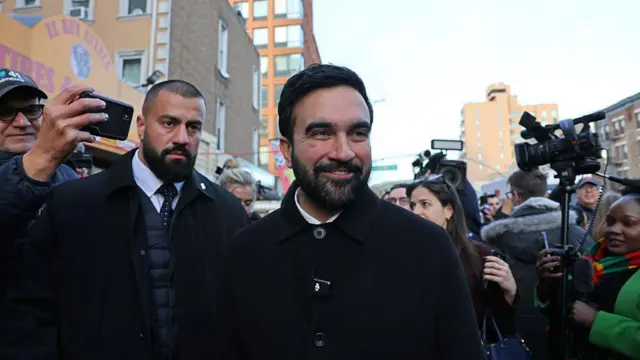 Mamdani grevdeki Starbucks çalışanlarıyla