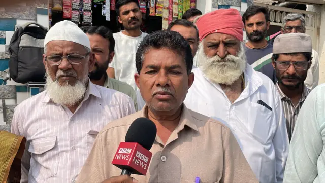 लक्ष्मणभाई जामोदे ने कुछ मुसलमानों के साथ मिलकर तोड़फोड़ के नोटिस के खिलाफ हाई कोर्ट में याचिका भी दायर की