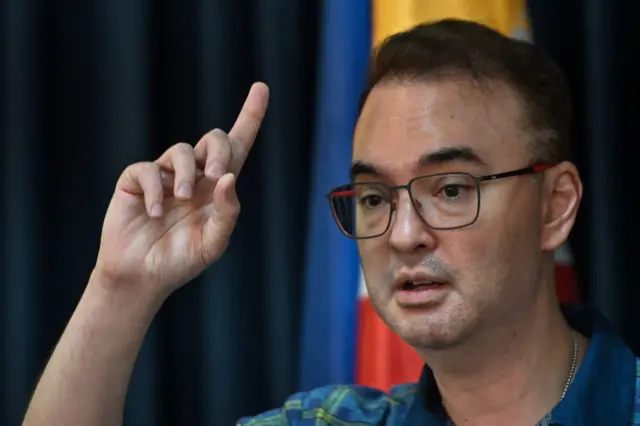 Председатель Сената Филиппин Алан Питер Каэтано во время пресс-конференции, 14 мая 2026 года в здании Сената Филиппин