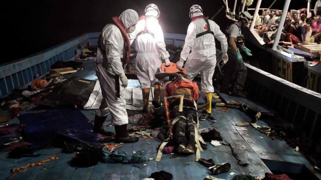 Guarda-Costeira levou imigrantes a portos italianos e recuperou os cadáveres