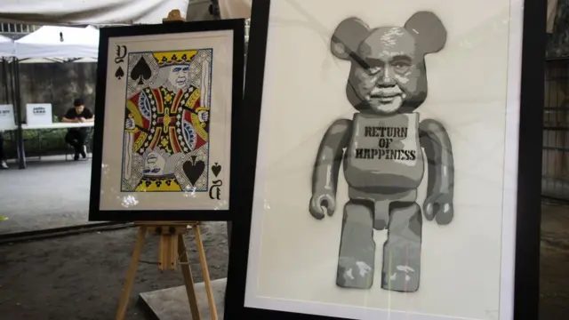 ผลงานบางส่วนของ Headache Stencil ที่นำมาจัดแสดง