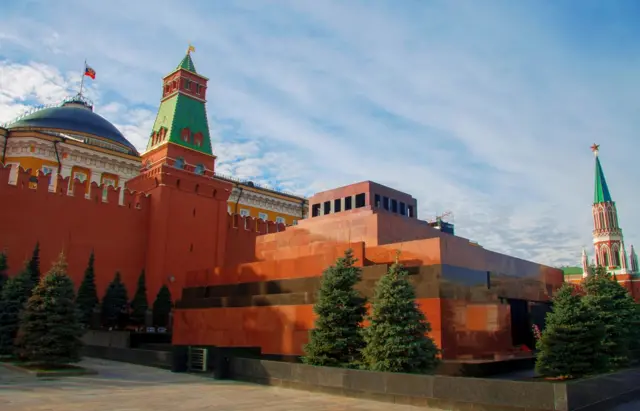 100 வது ஆண்டு : லெனினின் கம்பீரமான கல்லறையை பற்றி அறிந்து கொள்ள வேண்டிய 5 விஷயங்கள்.