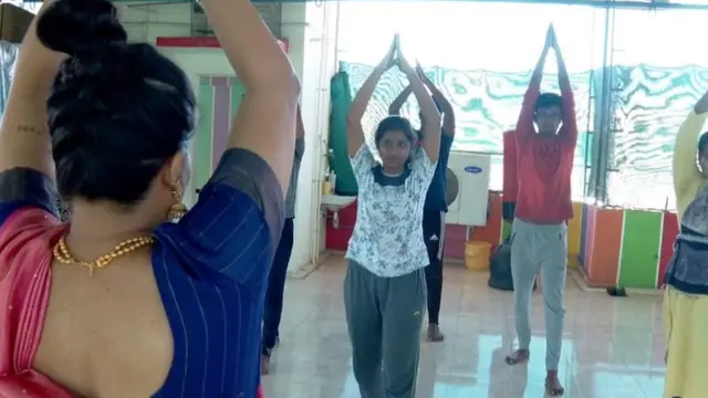 கர்லாக்கட்டை ஸ்வாதி கிருஷ்ணன்