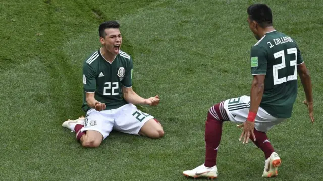 Hirving Lozano celebra el gol de México contra Alemania.
