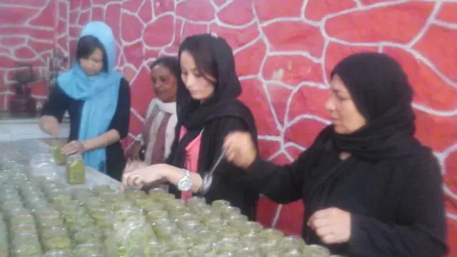 નિરાશ્રિત મહિલાઓ સાથે મળીને 'સેવા'ની મહિલાઓએ આશરે 10 હજાર જેટલી આવી મહિલાઓનો પગભર કરી હતી.