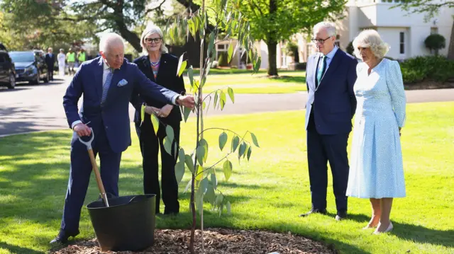 پادشاه و ملکه بریتانیا در کانبرا