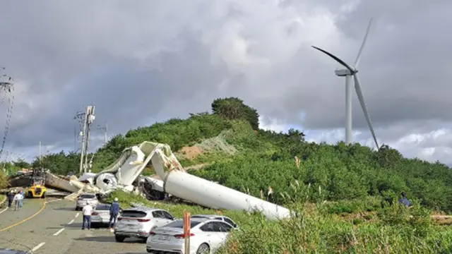 경남 양산시에서 높이 70m의 풍력발전기가 쓰러졌다