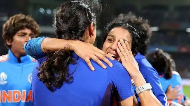 "නමුත් මට පාලනය කරගන්න බැරි දෙයක් සිදුවෙමින් තිබුණා. මේ කාලය පුරාම මම හැමදාම වගේ අඬමින් හිටියේ. මට හරිම කනස්සල්ලක් දැනුණා. මාව කණ්ඩායමෙන් ඉවත් කළාට පස්සේ තවත් අභියෝගයක් ආවා."