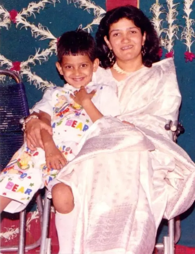 ઝાકિયાબહેન અને અરસ્તુની જુની તસ્વીર. 