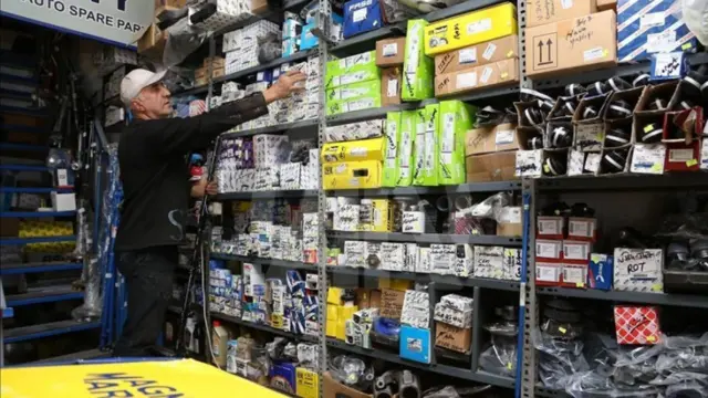 با تشدید تحریم‌های آمریکا علیه ایران، تامین قطعات برای خودروسازان داخلی سخت‌تر شد و مراودات مالی آنها با دنیای خارج تنگ شد