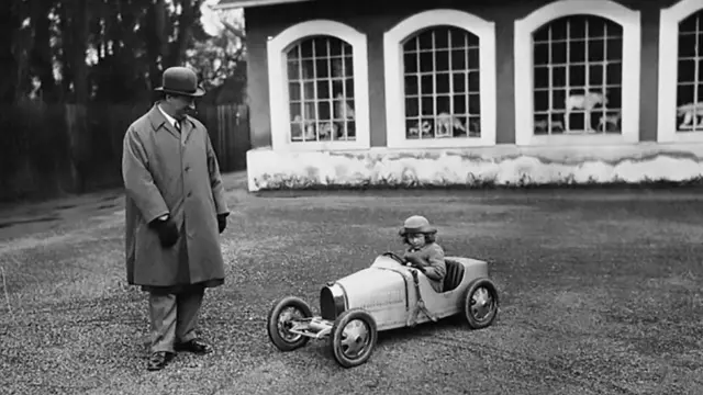 از اولین اسبا‌ب‌بازی بوگاتی در دهه بیست میلادی پانصد دستگاه ساخته شد