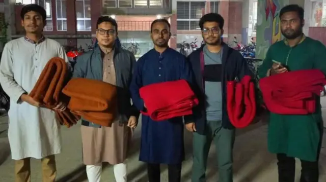 জাহাঙ্গীরনগর বিশ্ববিদ্যালয়ে কম্বল বিতরণ কর্মসূচির প্রস্তুতি নিচ্ছেন ছাত্রশিবিরের নেতা-কর্মীরা 