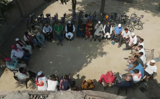 हर सुबह यात्रा निकालने से पहले  मनरेगा बचाओ यात्रा के युवा इस तरह प्लांनिग करते थे