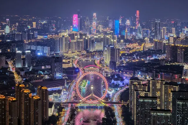 ஷாங்காய் ஒத்துழைப்பு மாநாட்டுக்காக மின்னொளியில் ஜொலிக்கும் தியான்ஜின் நகரம்