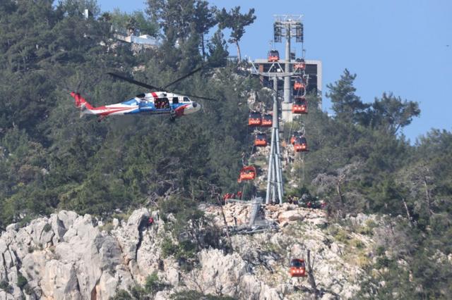 Antalya'da teleferik kazası: 1 kişi hayatını kaybetti, mahsur kalanların tamamı kurtarıldı - BBC News Türkçe