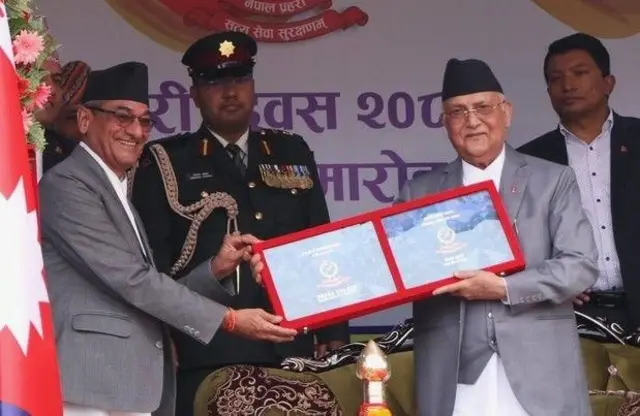 लेखक र ओली