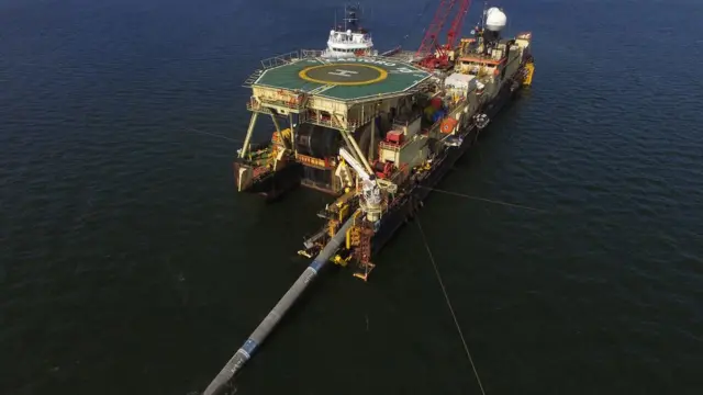 জার্মান উপকূলে নর্ড স্ট্রিম-২ প্রকল্পের পাইপলাইন বসানো হচ্ছে।