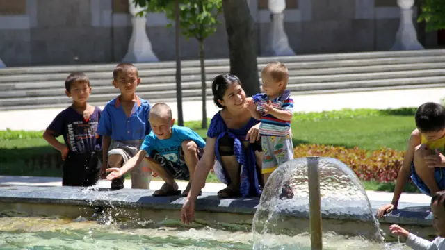 د امام بخاري ارامځای