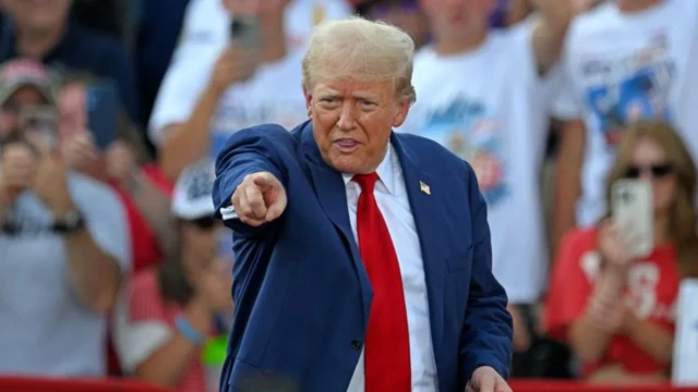 डोनाल्ड ट्रम्प