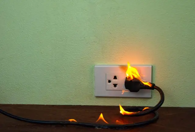 কেবলের সুরক্ষা নির্ভর করে কেবলের ওপরে কী ধরণের আবরণ দেয়া আছে তার ওপর।