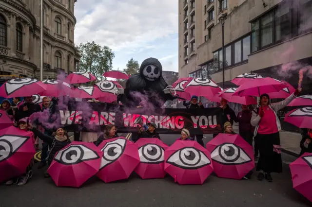 Протестующие