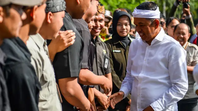 Dedi Mulyadi, media sosial