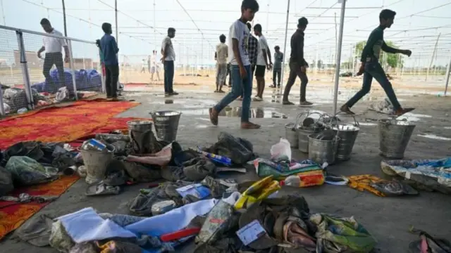 હાથરસમાં દુર્ઘટના પછીનાં દ્રશ્યો 