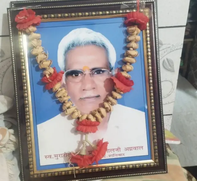 મુરારીલાલ અગ્રવાલ અમદાવાદના હાટકેશ્વર વિસ્તારમાં ફ્રૂટની લારી ચલાવતા હતા