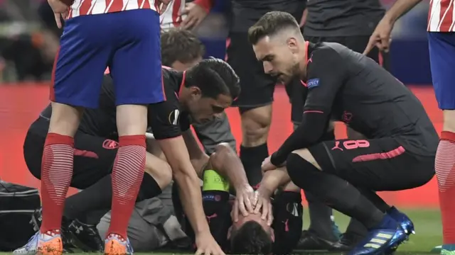 Awọn agbabọọlu rọgba yii Koscielny ka lori papa