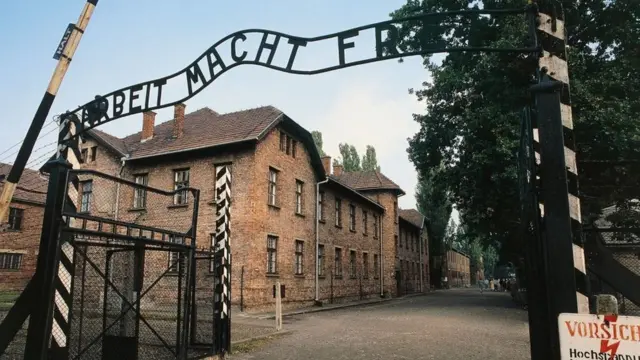 Entrada del campo de exterminio de Auschwitz.