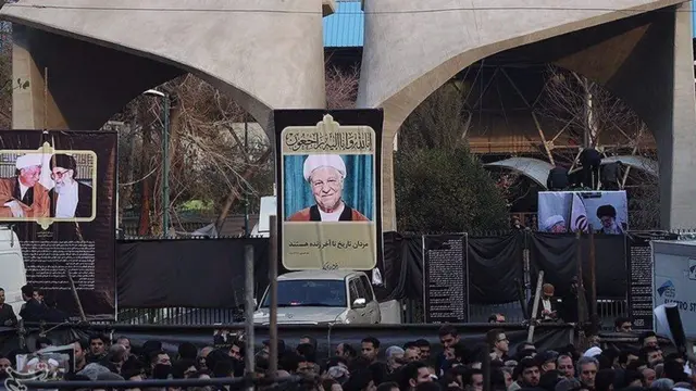 سردر دانشگاه تهران