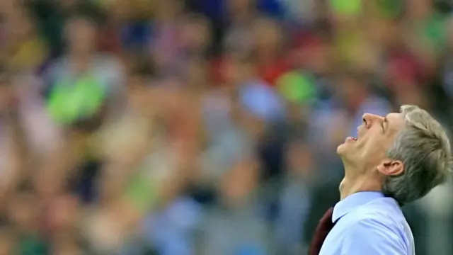 Arsene Wenger reacts to Jens Lehmann's sending off in the 2006 Champions League Final