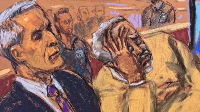 Dibujo del juzgado en el que se ve a Combs al lado del abogado sujetándose el rostro y con cara de angustia