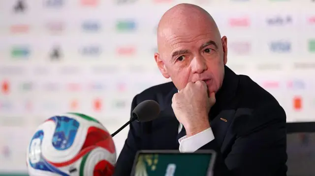 Gianni Infantino, presidente de la FIFA, habla ante los medios de comunicación durante la conferencia de prensa de apertura de la Copa Mundial de la FIFA 2026 en el estadio de la Ciudad de México, el 10 de junio de 2026.
