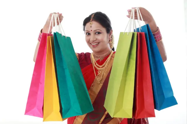 अनावश्यक गोष्टी का विकत घेतल्या जातात? त्यावेळेस डोक्यात काय सुरू असतं?