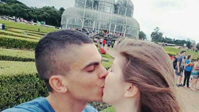 Edes e Raylane dão um beijo em Curitiba
