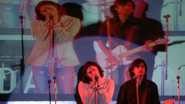 ফয়সল কাপাদিয়ার ব্যান্ড স্ট্রিংস বেশ কয়েকবার ভারতে অনুষ্ঠান করেছে