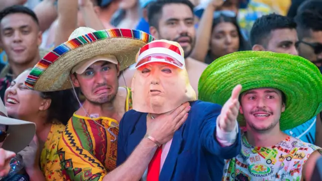 Чек арага дубал курам деген Трампты сындагандар аз эмес