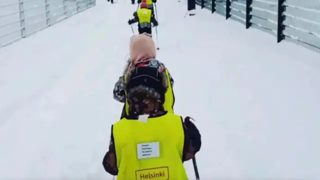 사무야트 반 아이들은 영하의 날씨에 추위를 너무 많이 느끼지 않도록 끊임없이 활동적인 상태를 유지한다