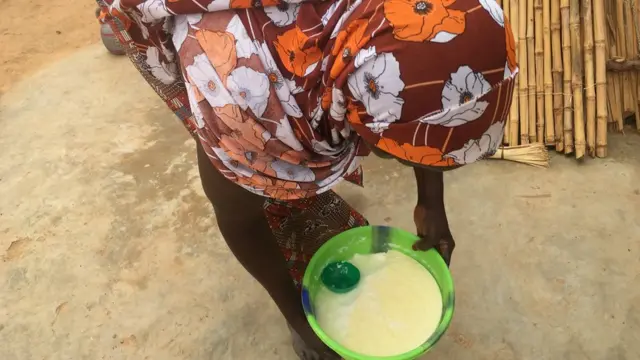 Hajiya Inde say dis Cow milk na N5000 when she dey comot but she dey sell am N1000 to pesin wey come buy because dem need money