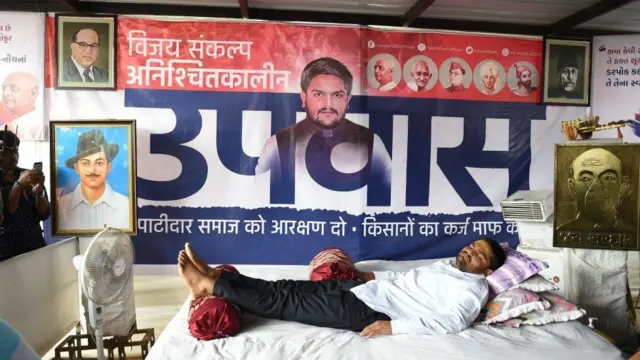 ઉપવાસ કરતા હાર્દિક પટેલ