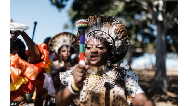 Won de ade fun Oba Zulu tuntun