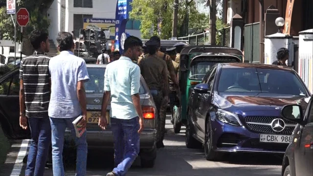 காவல்துறையினர் சோதனை