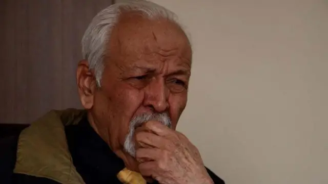 افغان شاعر او لیکوال سلیمان لایق، چې د بارق شفیعي نژدې شخصي او سیاسي ملګری و، نوموړی د دري ازاد شعر په نوښتګرو کې بولی: