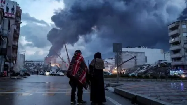 Зилзиладан жабр кўрганлар совуқда