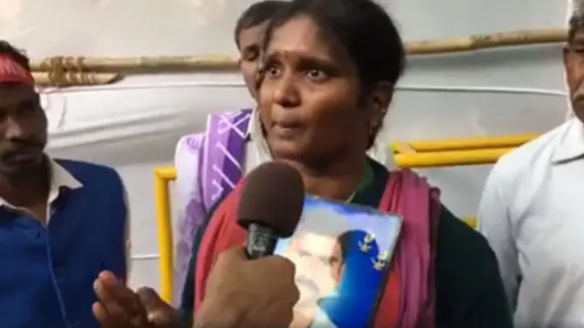 పత్తి పంటలో నష్టంరావడంతో తన భర్త ఆత్మహత్య చేసుకున్నారని చెబుతున్న బాధితురాలు