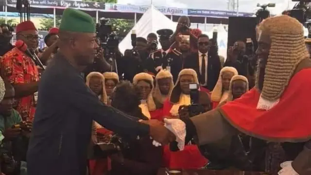 Emeka Ihedioha afta e take oath of office