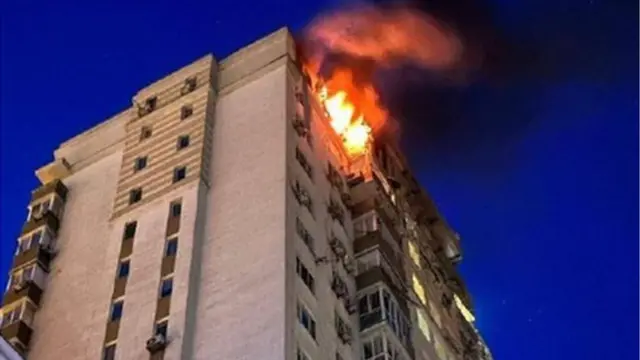 A building on fire in Kyiv, Ukraine. Photo: 30 May 2023