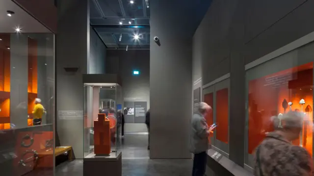 Sala de exhibiciones en la nueva extensión del museo británico