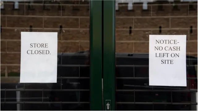 3월 셋째 주 미국의 실업 수당 청구가 1982년의 65만 5천 건을 훨씬 넘어선 3백만 건을 기록했다